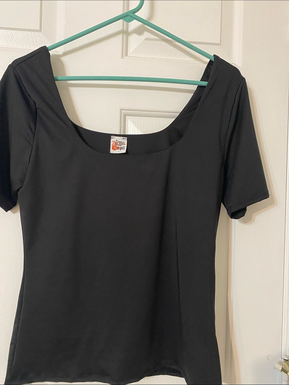 Women's Black Scoop Neck Short Sleeve Tee